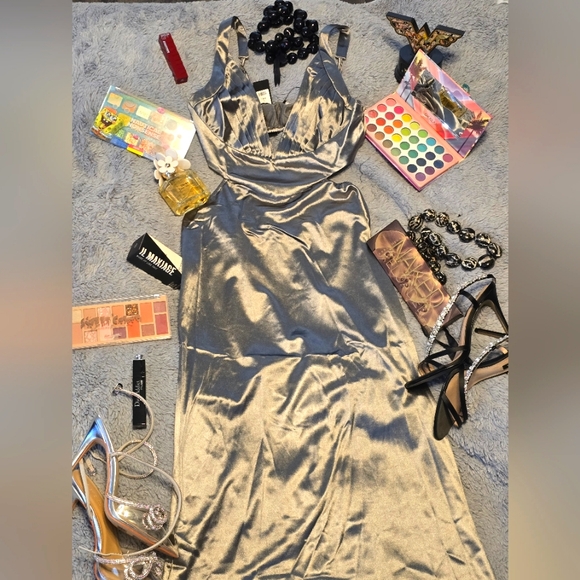 Beautiful plated silver dress open back Size Medium & Large - Picture 5 of 7